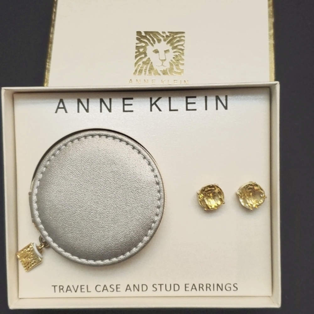 AnneKlein Earring gift set with travel case